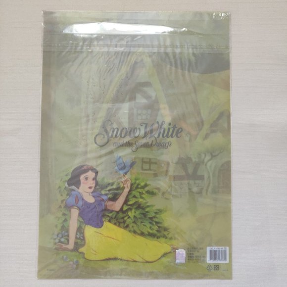 Snow White Brand New A4 Folder - Picture 2 of 4